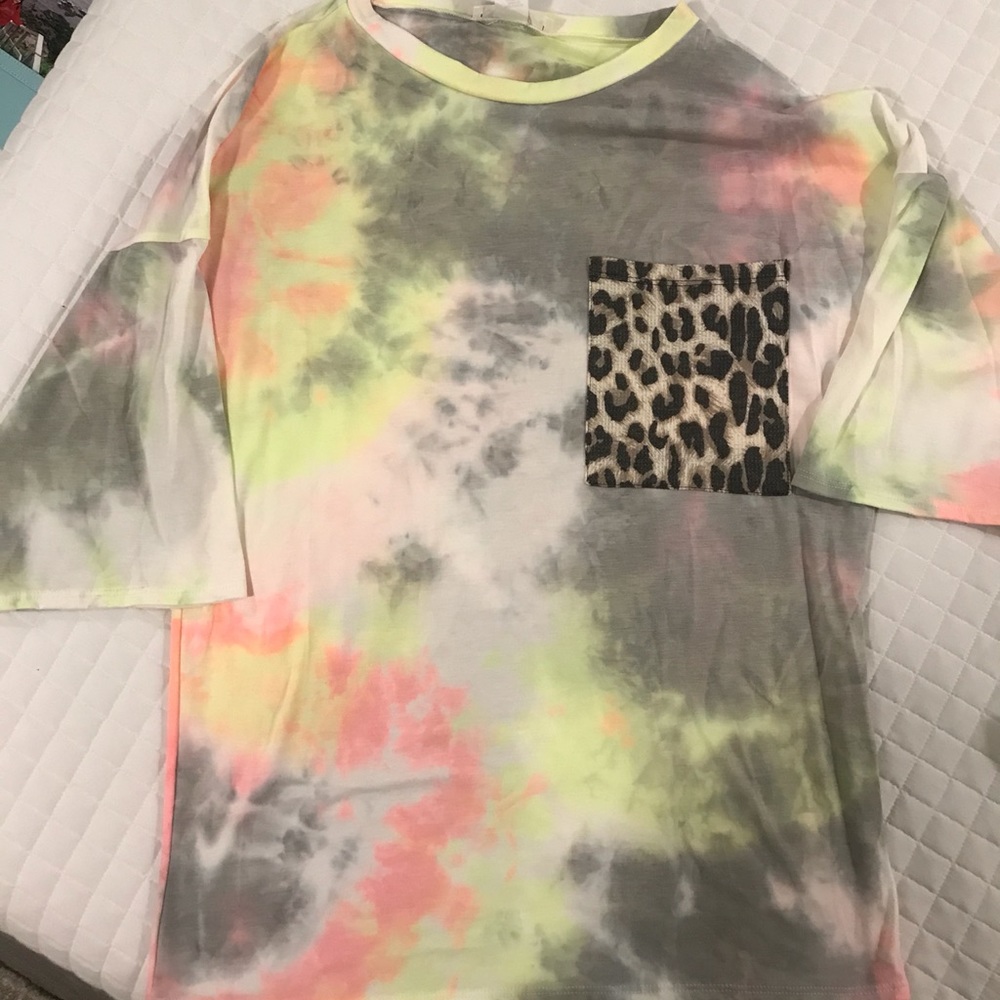 Neon Tie Dye Top with Cheetah Print Pocket! NWT